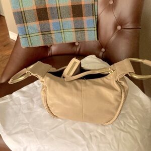 Kenneth Cole cream leather handbag